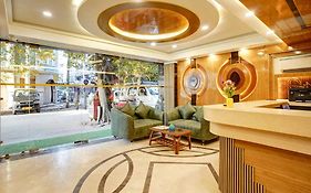 Just Renovated - Hotel Krishna Palace With Parking & Only 2 Mins Walk From Metro